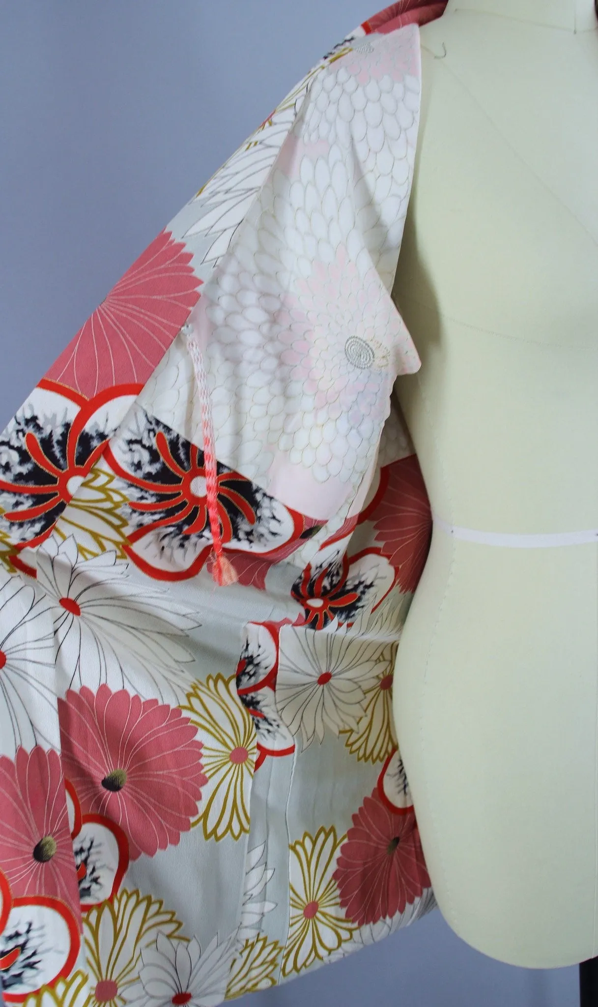 1930s Vintage Silk Haori Kimono Jacket Cardigan with Grey & Pink Floral Print