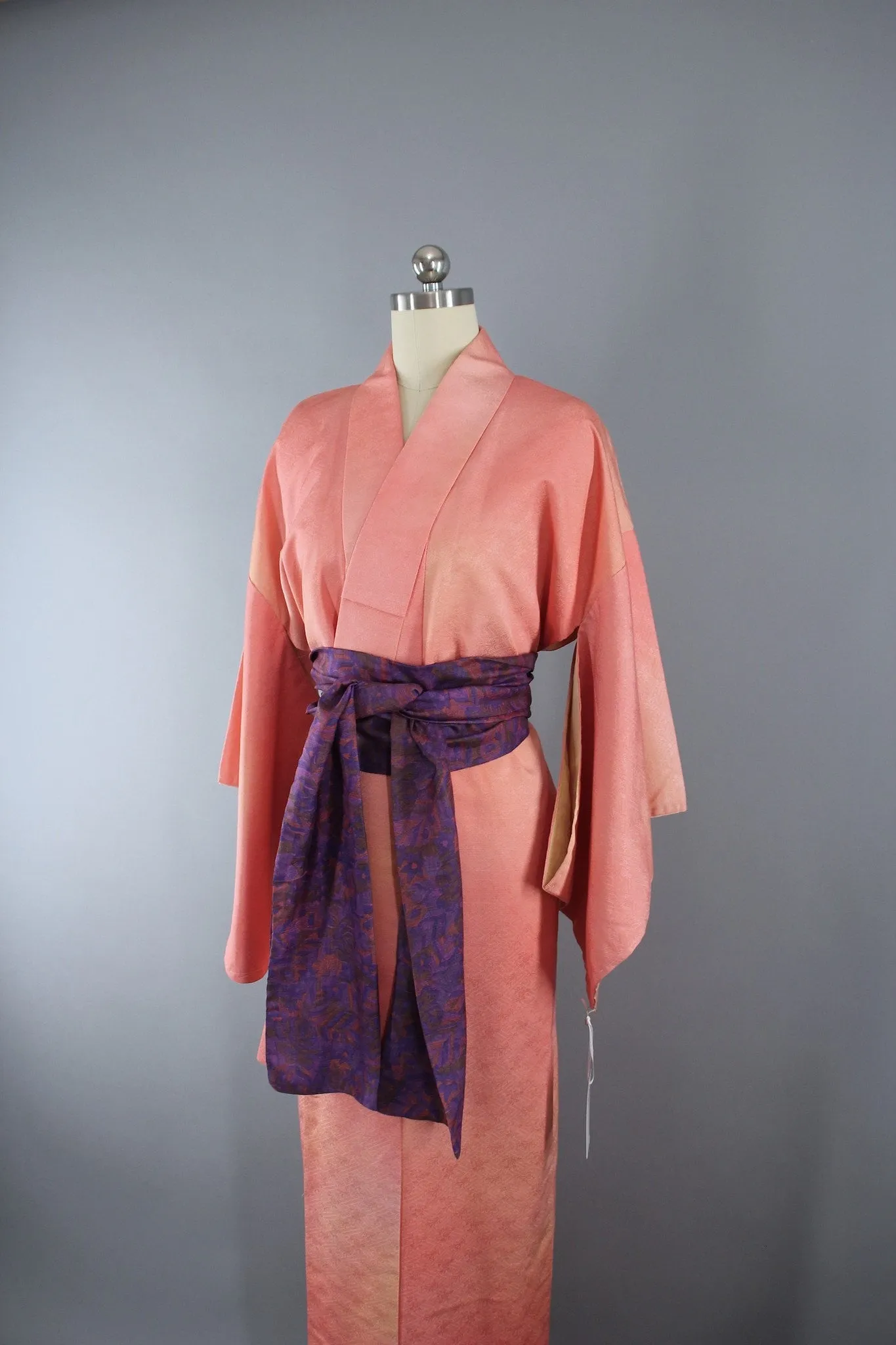 1950s Vintage Silk Kimono Robe in Peach Pink Ombre Damask