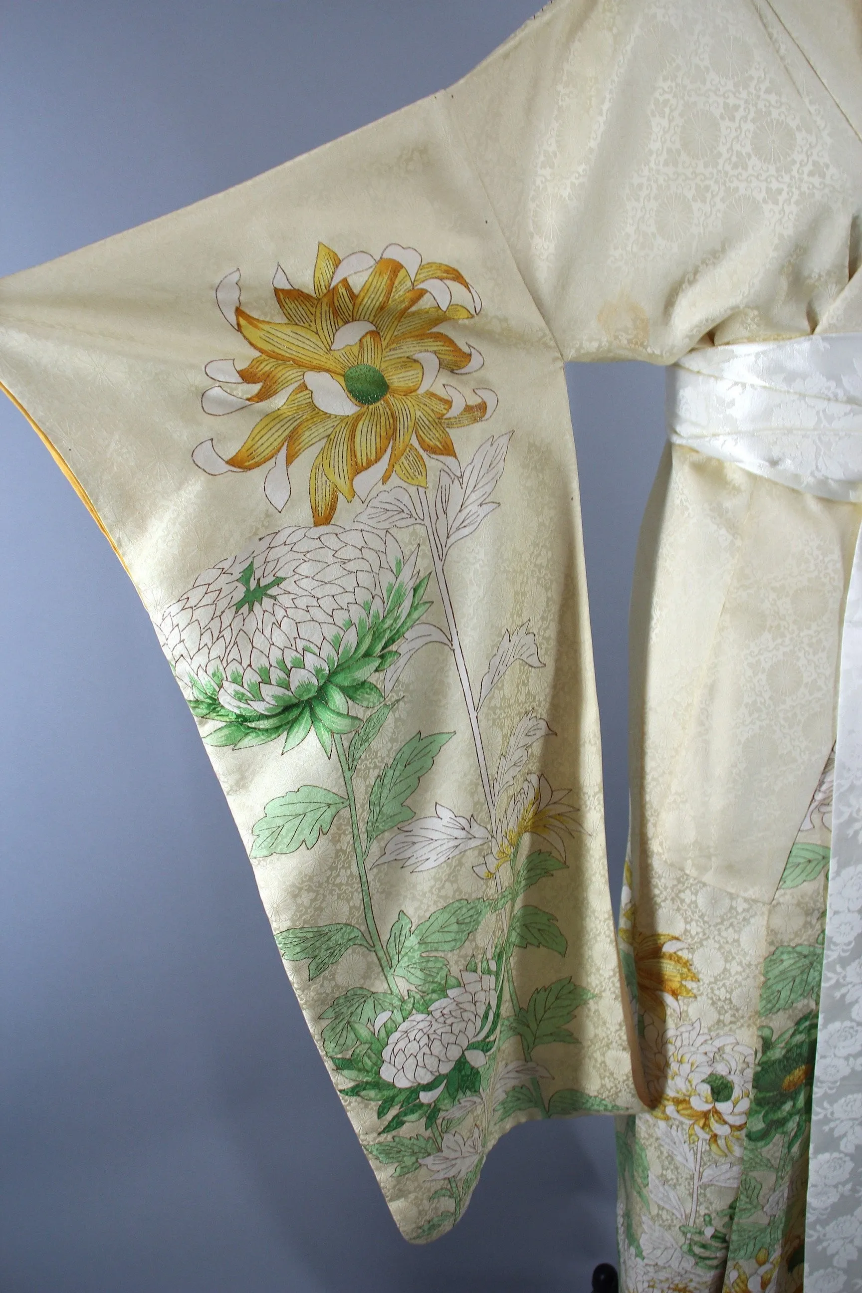 1960s Vintage Silk Kimono Robe / Ivory Yellow Green Chrysanthemum Floral