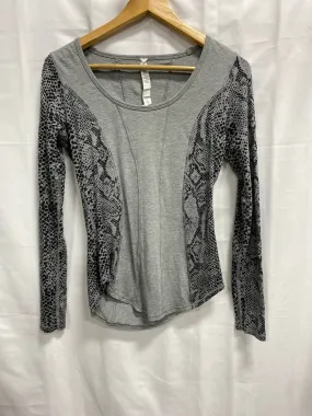 Athletic Top Long Sleeve Crewneck By Lululemon  Size: S