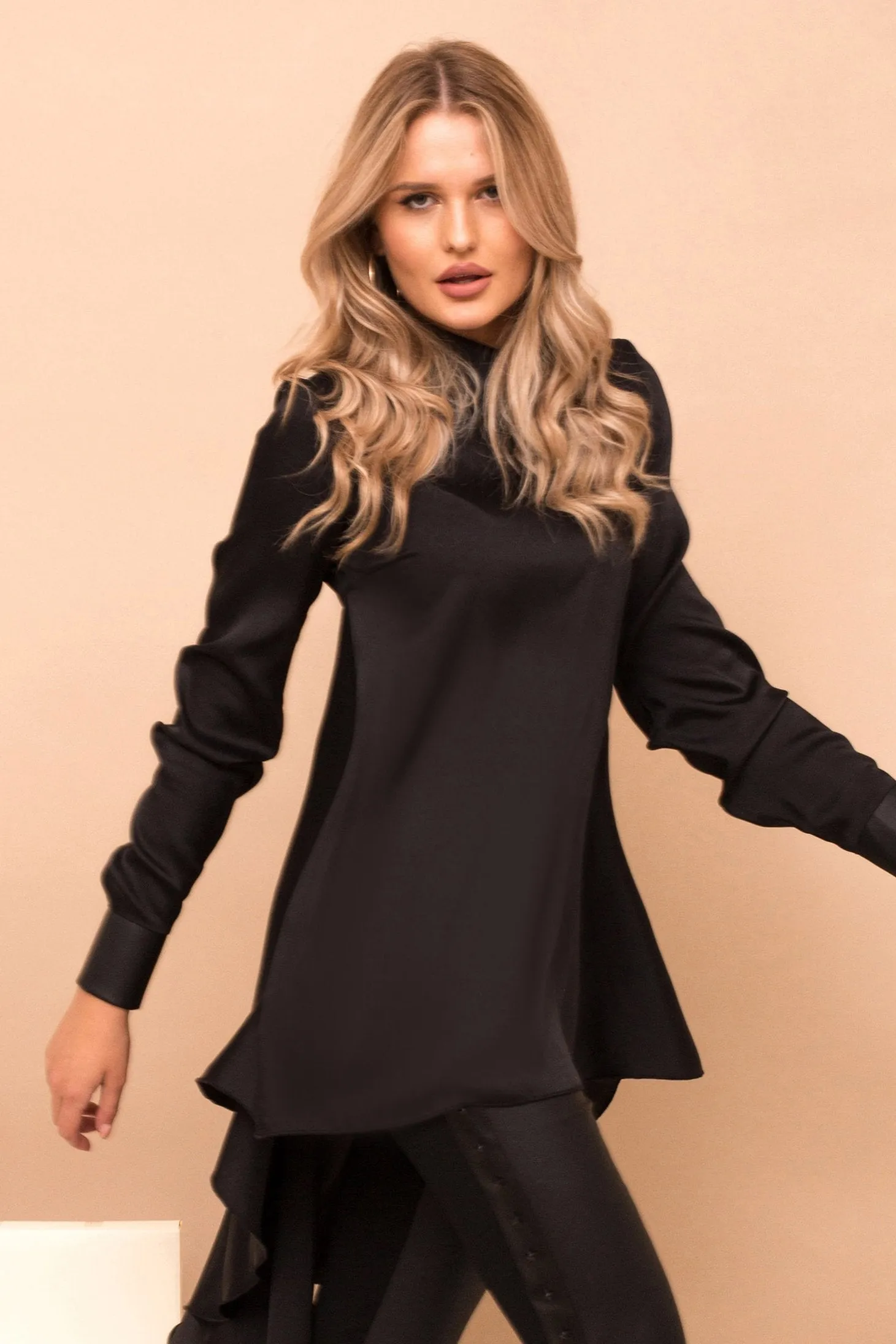 Blusa nera con la coda in velo Pretty Girl con polsini e colletto in eco pelle